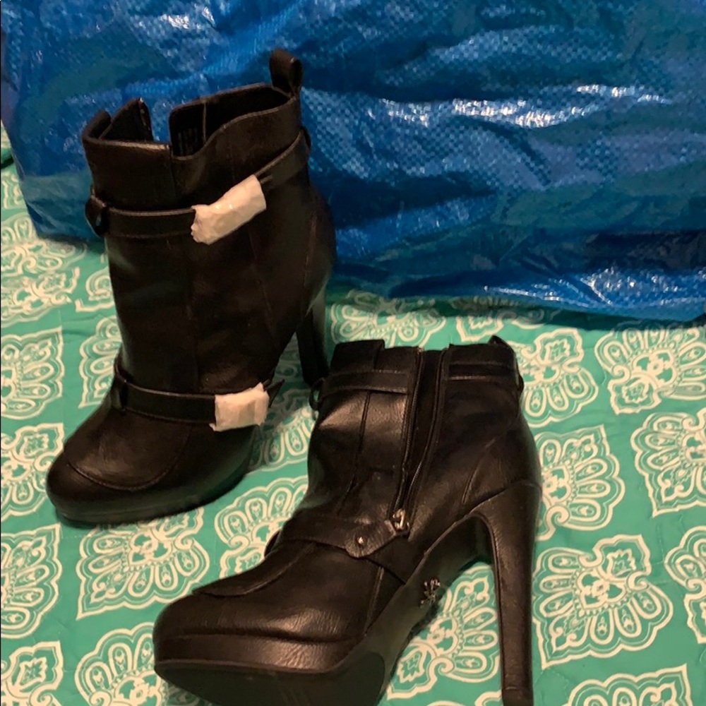Vera wang boots